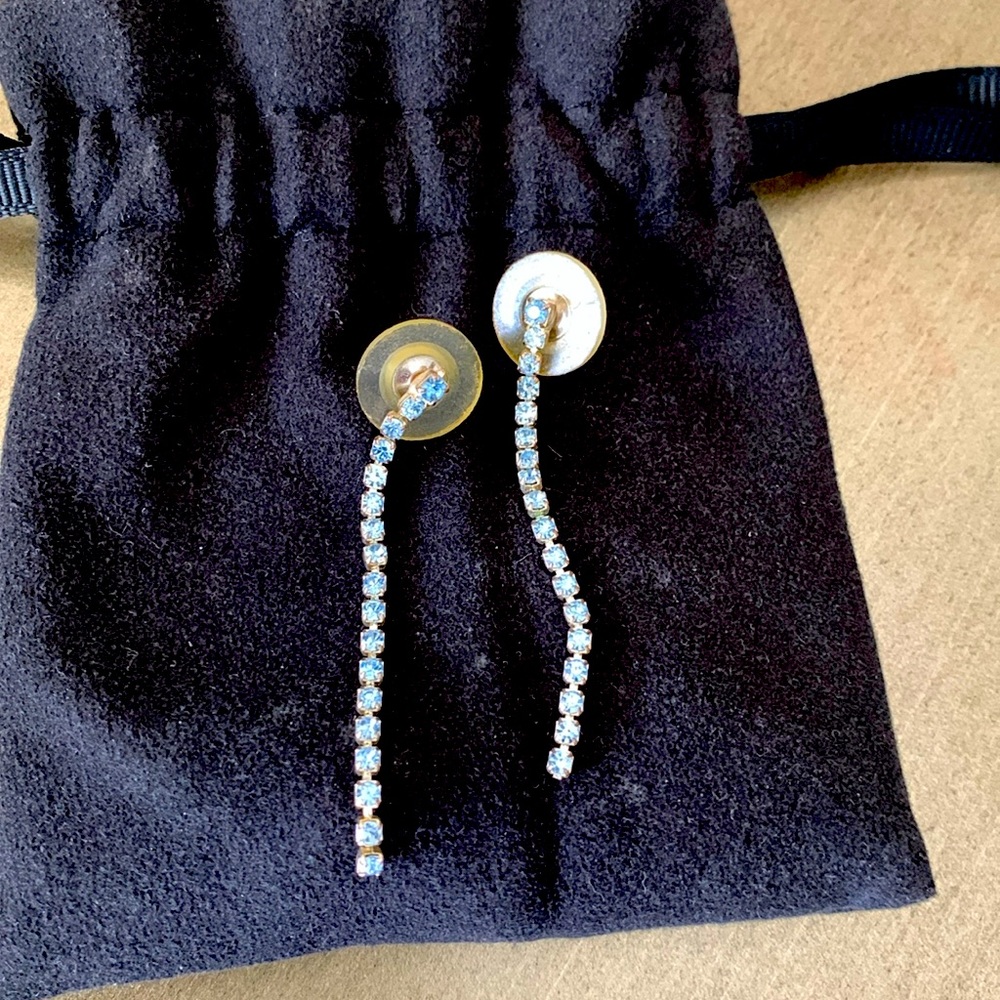 Drop chain sparkly blue earrings